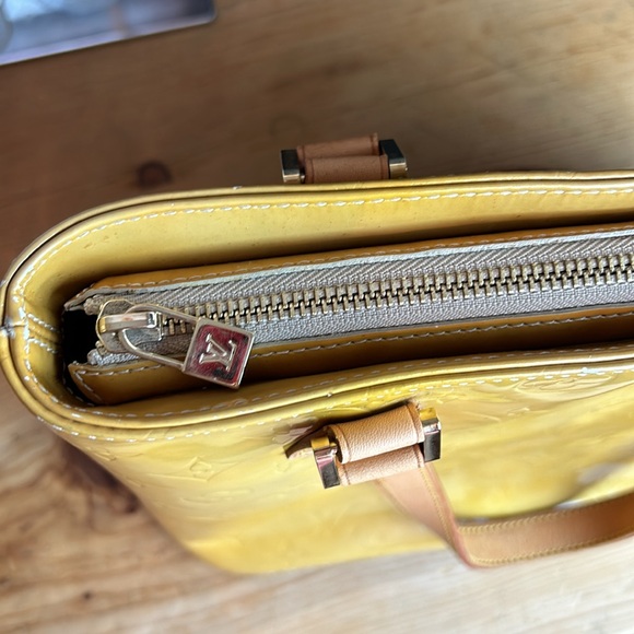 Louis Vuitton Houston Tote Lime Yellow Leather Monogram Vernis - Picture 6 of 14